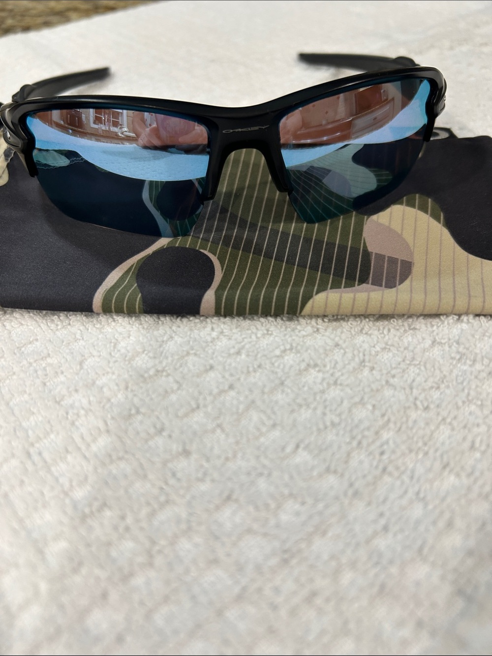 Oakley flak 2.0 black matte sunglasses w/ prizm deep water polarized lenses - Picture 2 of 14